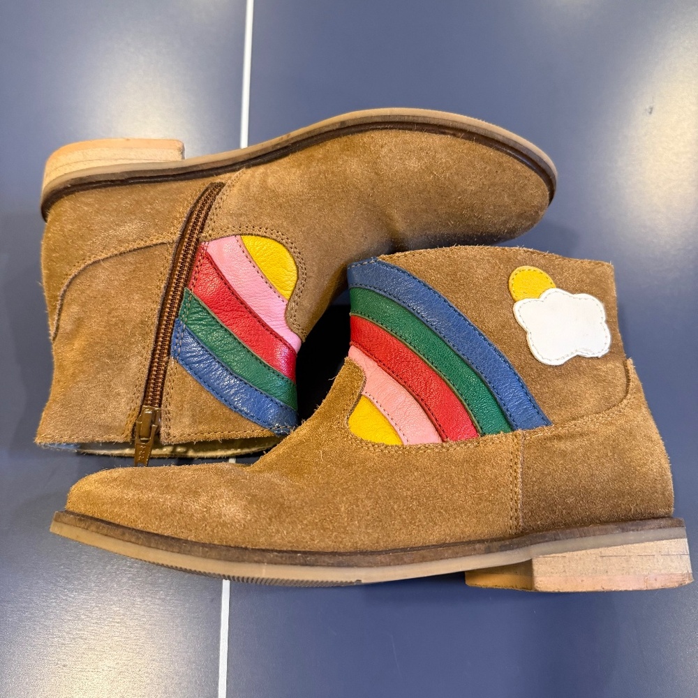 Size 33/Size 2 Mini Boden Rainbow Scene Boots.